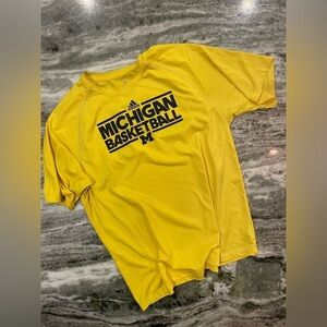 Men’s Adidas Michigan Basketball Short Sleeve TShirt Size Medium